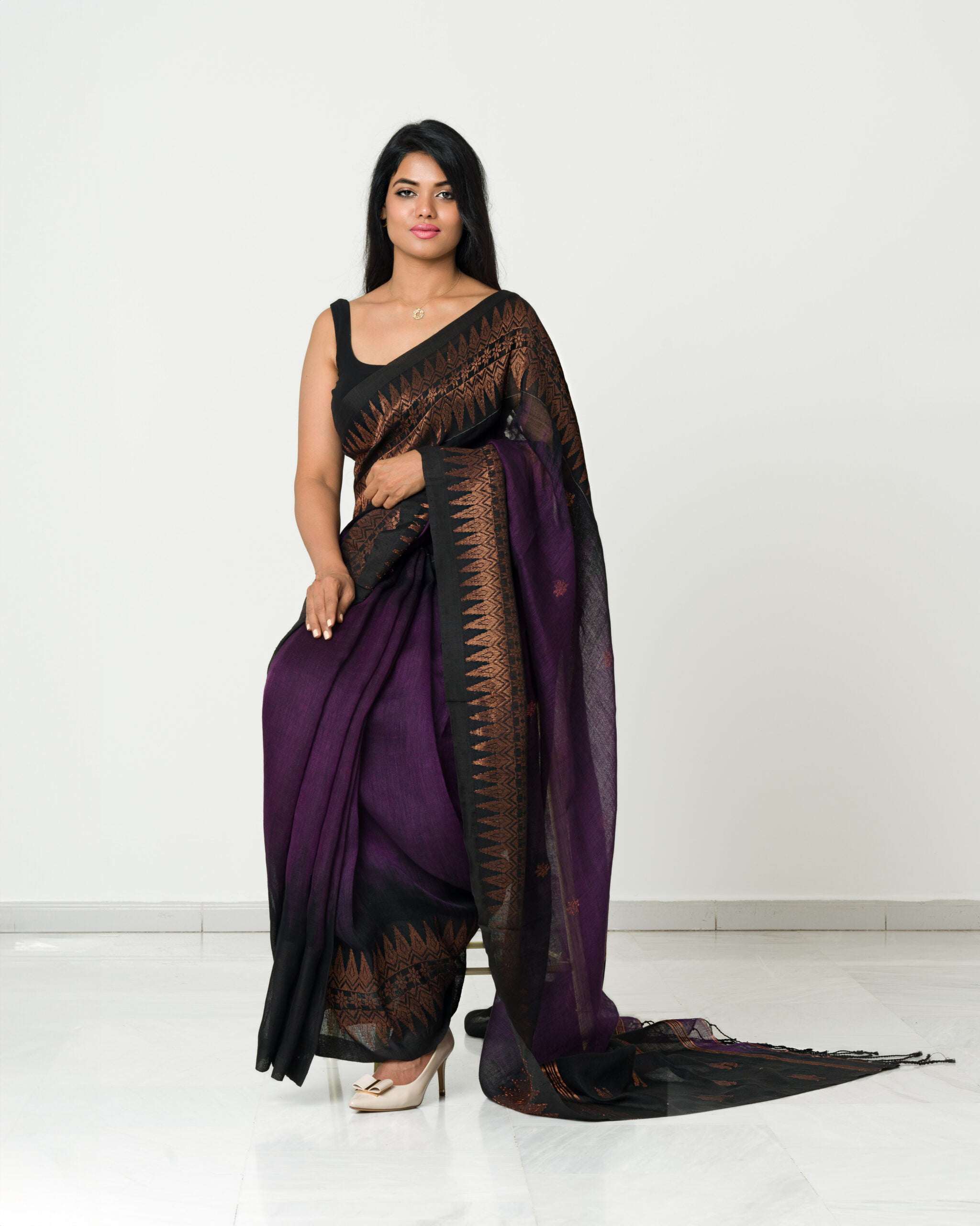 Linen Saree with copper zari work and running Blouse - Image 6