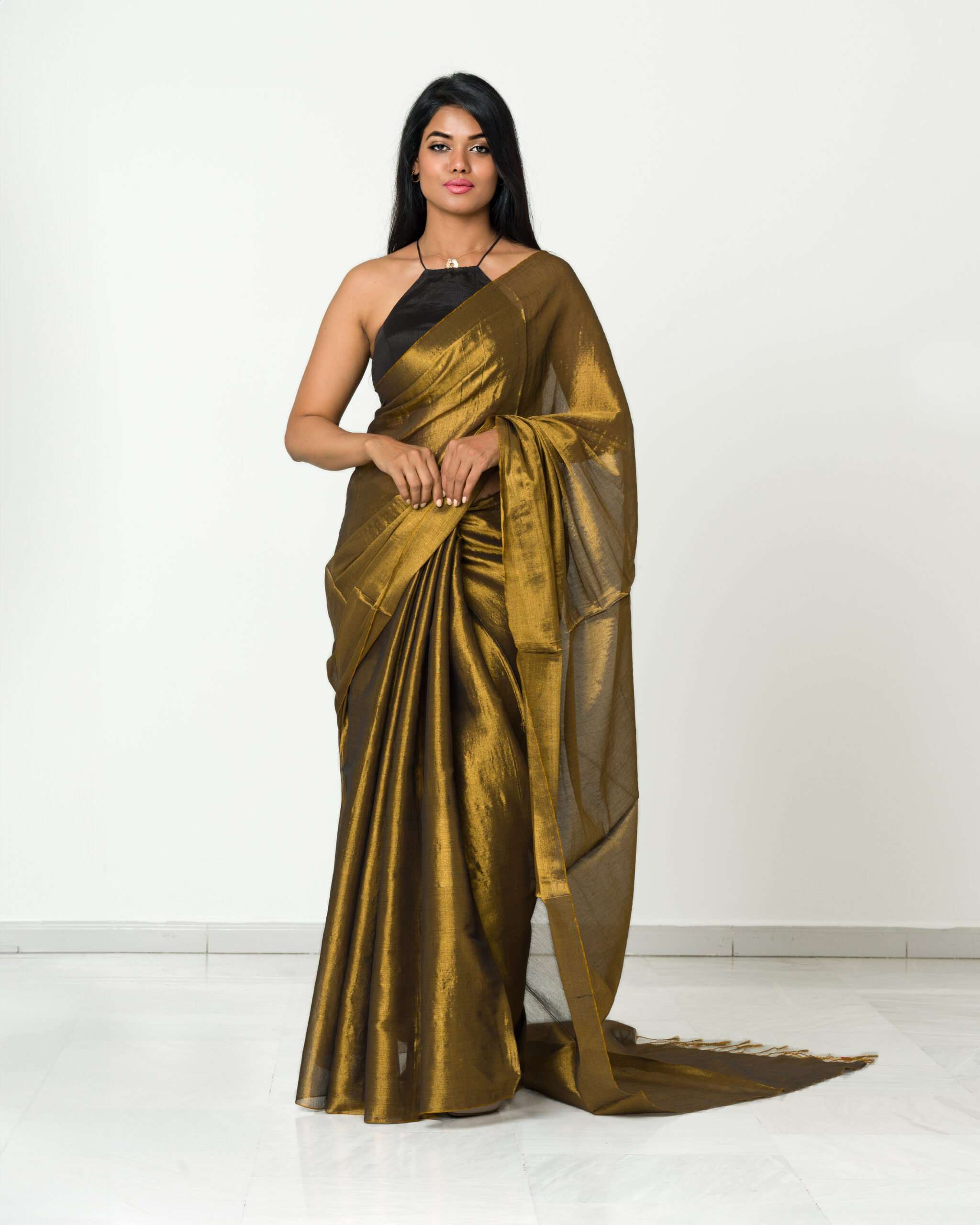 A Soft Raga Tissue Plain Saree - Image 6