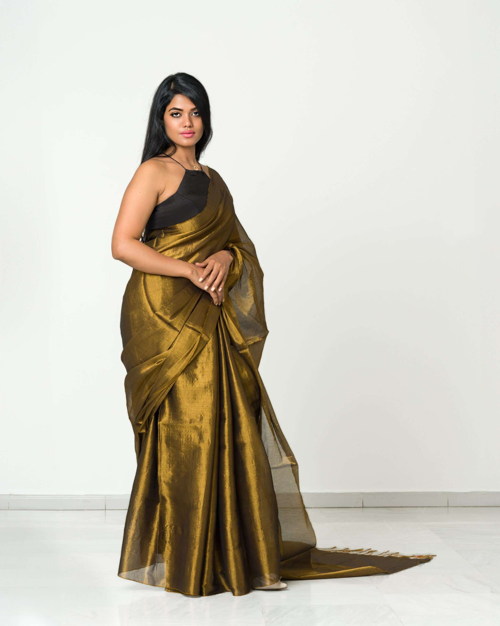 A Soft Raga Tissue Plain Saree - Image 4