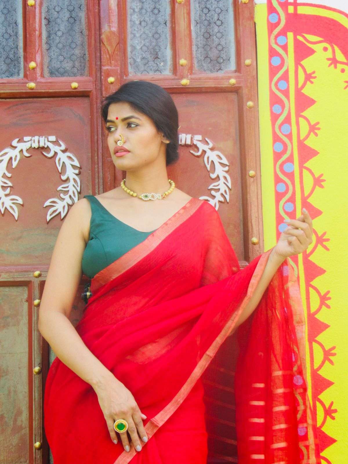 The Red Linen Saree with a Border - Image 4