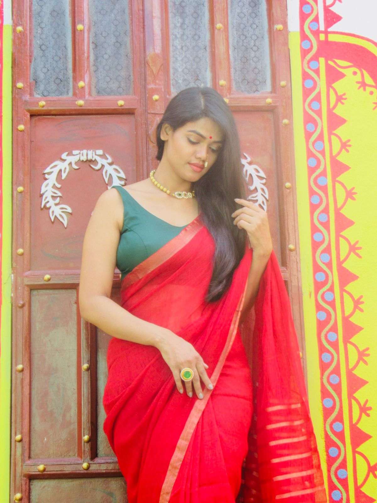 The Red Linen Saree with a Border - Image 3