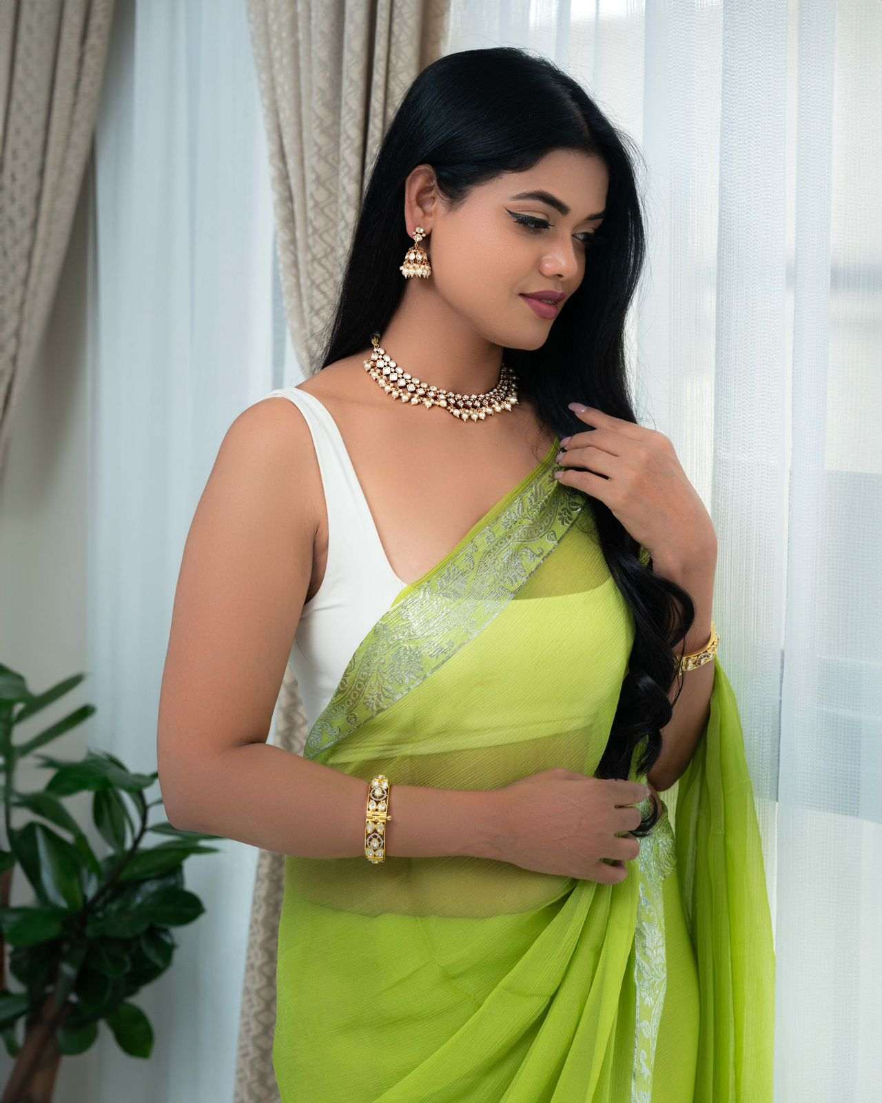 A Regal Embrace: Kundan & Pearl Choker Necklace Set