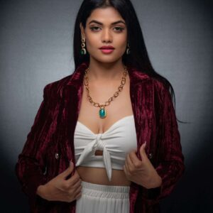 Enchanting Illusion: Doublet Stone Necklace Set