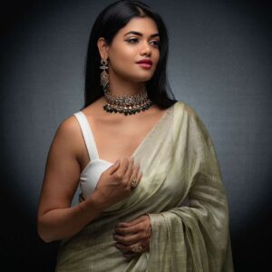 Dazzling Deception: Moissanite Polki Choker with Emerald & Puai Pearls Set