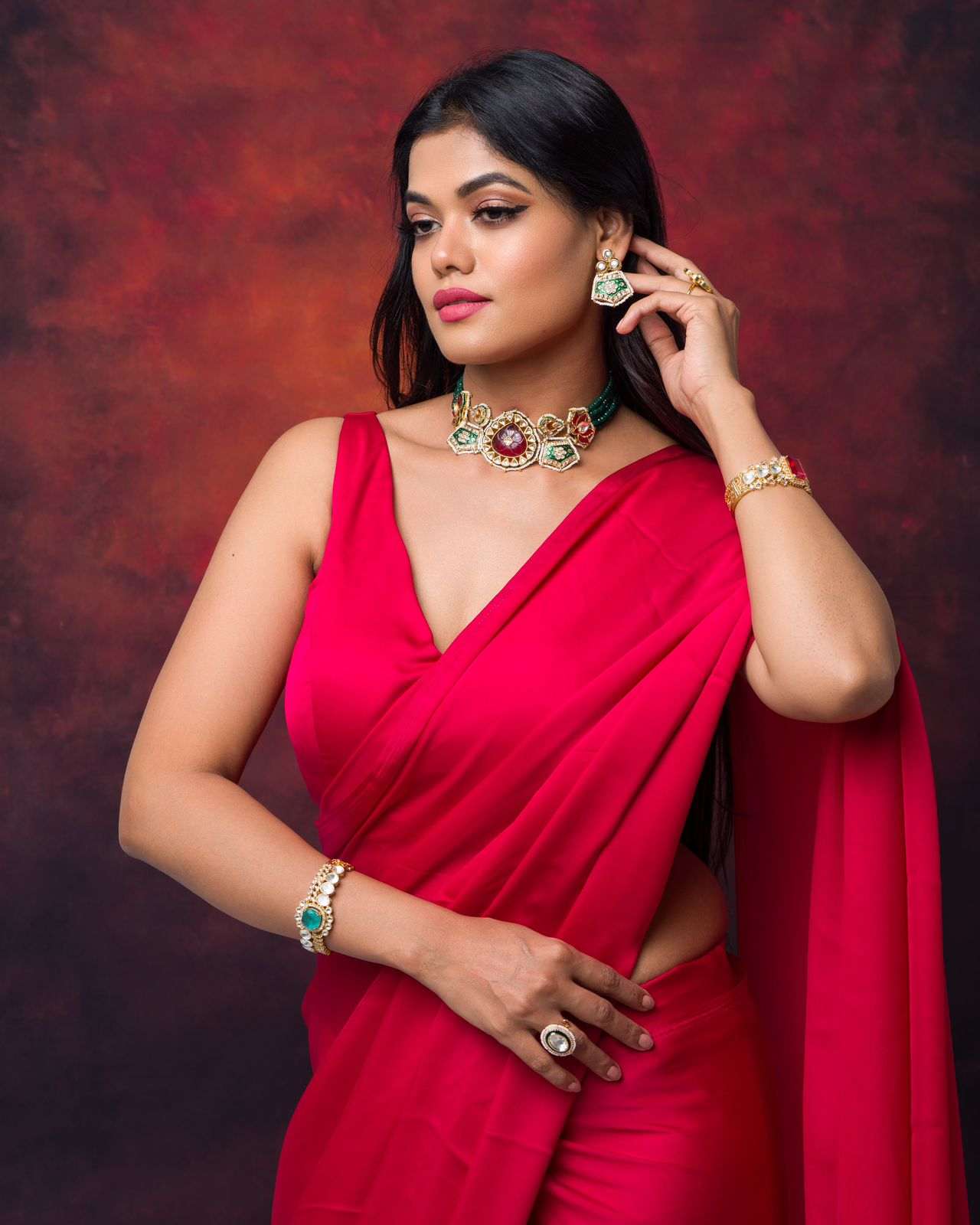 A Tapestry of Tradition: Ethnic Meenakari, Pearl, Kundan & Natural Bead Set