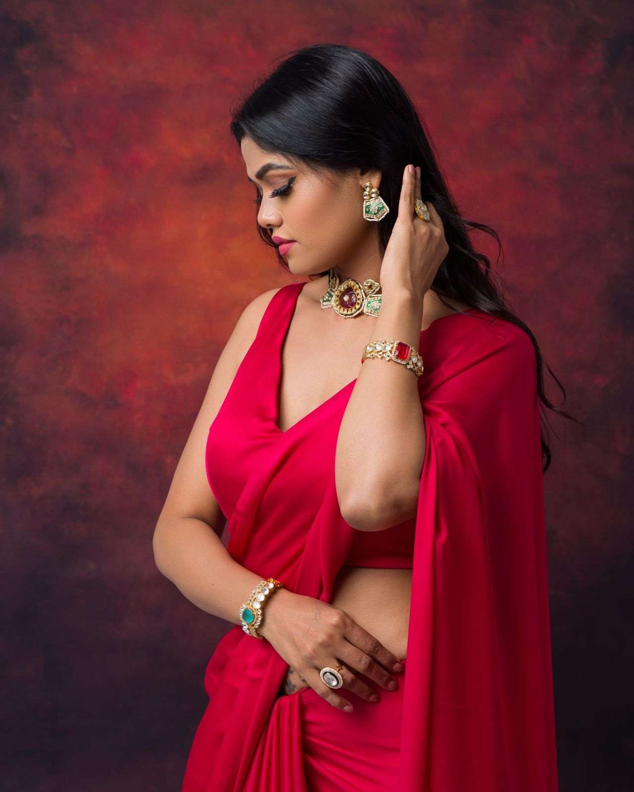 A Tapestry of Tradition: Ethnic Meenakari, Pearl, Kundan & Natural Bead Set - Image 5