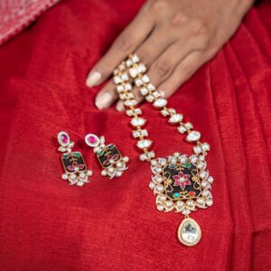 Keerthi Kundan Set: Experience Regal Beauty